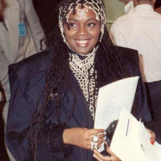 Caron Wheeler, Музыкальный Портал α