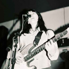 Kelley Deal, Музыкальный Портал α