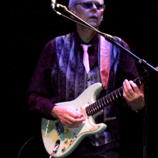 Martin Belmont, Музыкальный Портал α