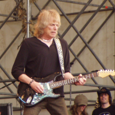Scott Gorham, Музыкальный Портал α