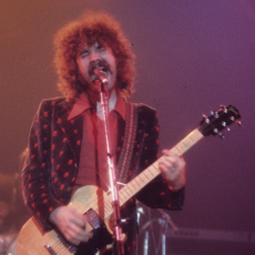 Brad Delp, Музыкальный Портал α