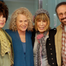 Carole Bayer Sager, Музыкальный Портал α