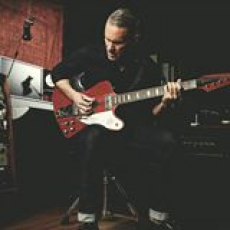 Colin Cripps, Музыкальный Портал α