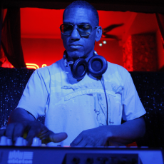 King Britt, Музыкальный Портал α