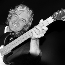 Phil Palmer, Музыкальный Портал α