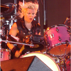 Samantha Maloney, Музыкальный Портал α