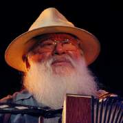 Hermeto Pascoal, Музыкальный Портал α