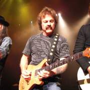 Tom Johnston, Музыкальный Портал α
